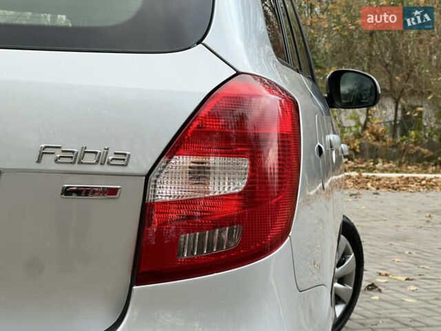 Шкода Фабия 2011 в Трускавце на Automoto.ua Серый Шкода Фабия, объемом двигателя 1.6 л и пробегом 242 тыс. км за 5950 $, фото 39 на Automoto.ua