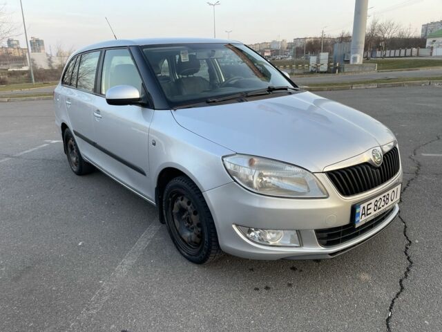 Серый Шкода Фабия, объемом двигателя 1.6 л и пробегом 219 тыс. км за 6000 $, фото 1 на Automoto.ua