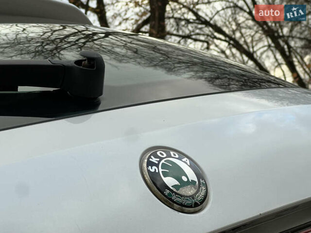 Шкода Фабия 2011 в Трускавце на Automoto.ua Серый Шкода Фабия, объемом двигателя 1.6 л и пробегом 242 тыс. км за 5950 $, фото 51 на Automoto.ua