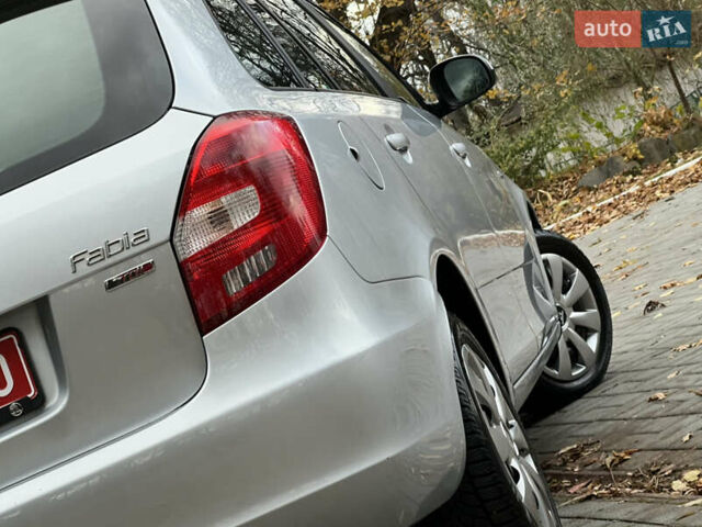 Шкода Фабия 2011 в Трускавце на Automoto.ua Серый Шкода Фабия, объемом двигателя 1.6 л и пробегом 242 тыс. км за 5950 $, фото 38 на Automoto.ua