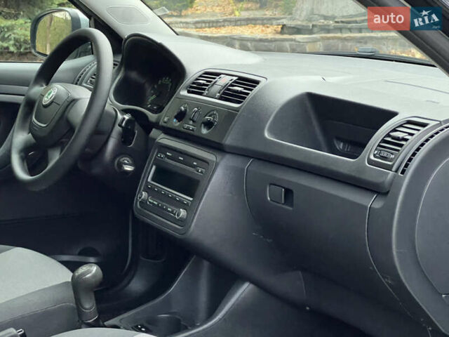 Шкода Фабия 2011 в Трускавце на Automoto.ua Серый Шкода Фабия, объемом двигателя 1.6 л и пробегом 242 тыс. км за 5950 $, фото 80 на Automoto.ua