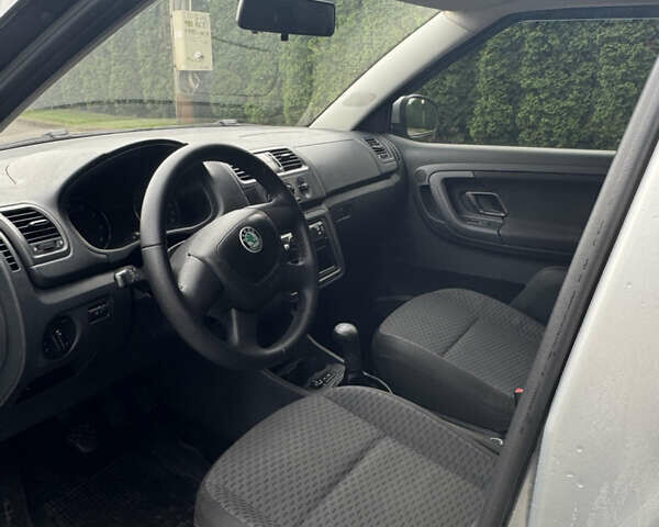 Сірий Шкода Фабія, об'ємом двигуна 1.39 л та пробігом 224 тис. км за 5250 $, фото 7 на Automoto.ua