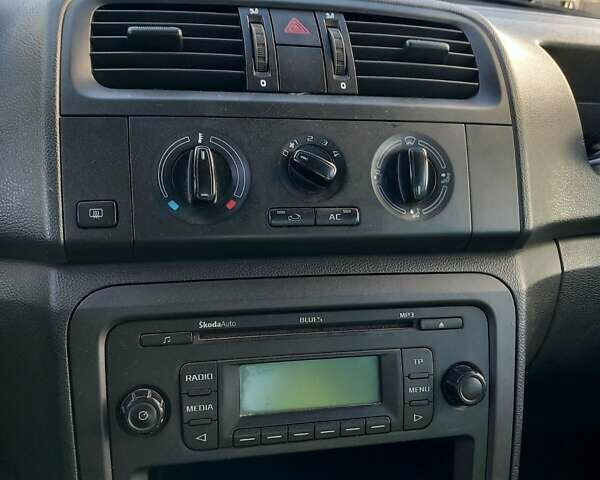 Сірий Шкода Фабія, об'ємом двигуна 1.6 л та пробігом 274 тис. км за 5200 $, фото 5 на Automoto.ua