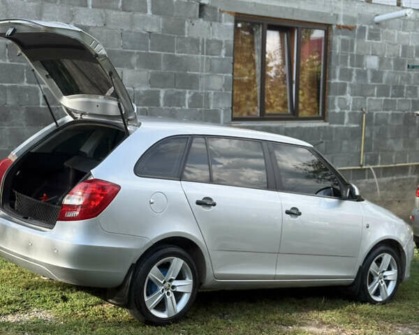 Шкода Фабія 2011 у Мукачеве на Automoto.ua Сірий Шкода Фабія, об'ємом двигуна 1.6 л та пробігом 248 тис. км за 5650 $, фото 7 на Automoto.ua