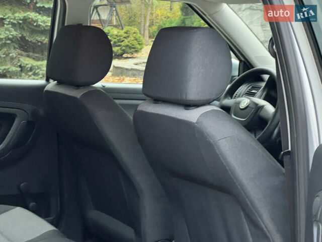 Шкода Фабия 2011 в Трускавце на Automoto.ua Серый Шкода Фабия, объемом двигателя 1.6 л и пробегом 242 тыс. км за 5950 $, фото 91 на Automoto.ua