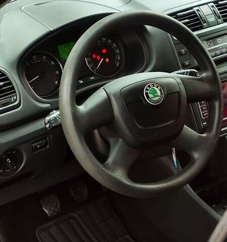 Сірий Шкода Фабія, об'ємом двигуна 1.4 л та пробігом 192 тис. км за 7800 $, фото 8 на Automoto.ua