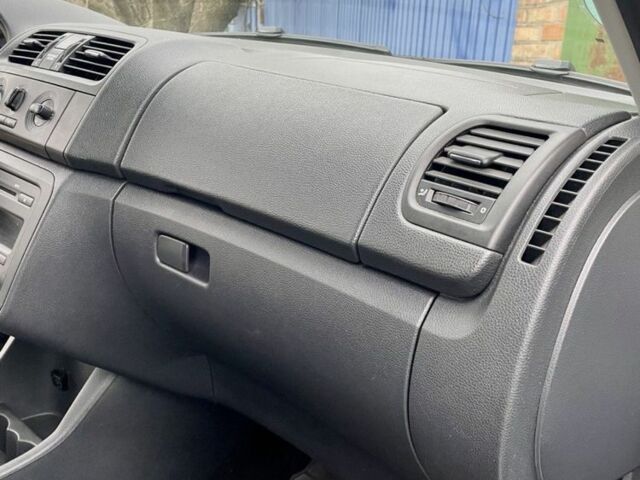 Серый Шкода Фабия, объемом двигателя 1.4 л и пробегом 195 тыс. км за 6200 $, фото 14 на Automoto.ua