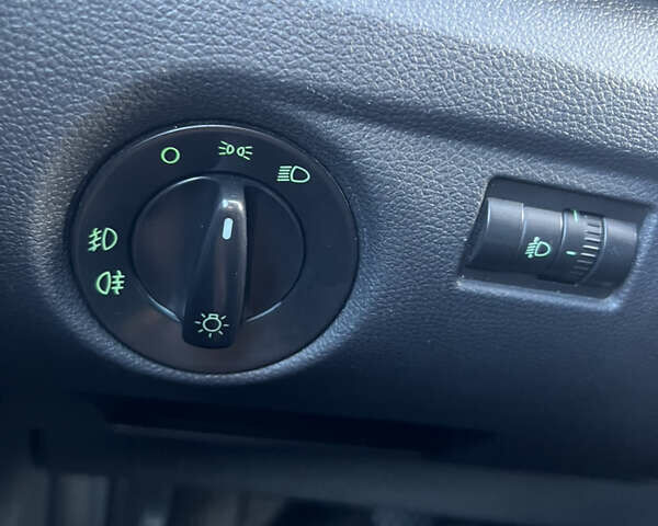 Сірий Шкода Фабія, об'ємом двигуна 1.2 л та пробігом 300 тис. км за 4399 $, фото 36 на Automoto.ua