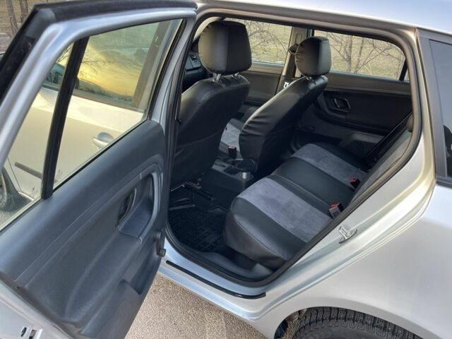 Серый Шкода Фабия, объемом двигателя 1.6 л и пробегом 219 тыс. км за 6000 $, фото 4 на Automoto.ua