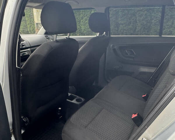 Сірий Шкода Фабія, об'ємом двигуна 1.39 л та пробігом 224 тис. км за 5250 $, фото 6 на Automoto.ua