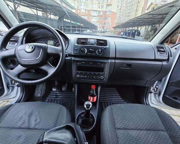 Сірий Шкода Фабія, об'ємом двигуна 1.6 л та пробігом 265 тис. км за 4650 $, фото 26 на Automoto.ua