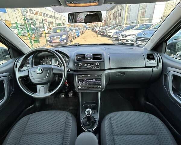 Серый Шкода Фабия, объемом двигателя 1.2 л и пробегом 267 тыс. км за 5900 $, фото 14 на Automoto.ua