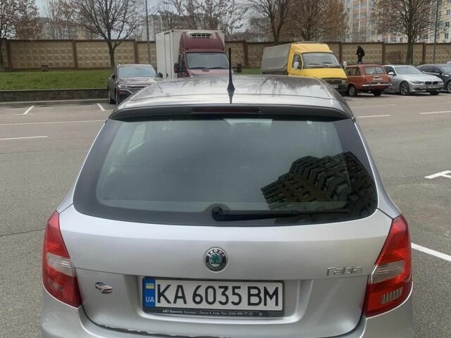 Серый Шкода Фабия, объемом двигателя 1.4 л и пробегом 300 тыс. км за 4200 $, фото 5 на Automoto.ua