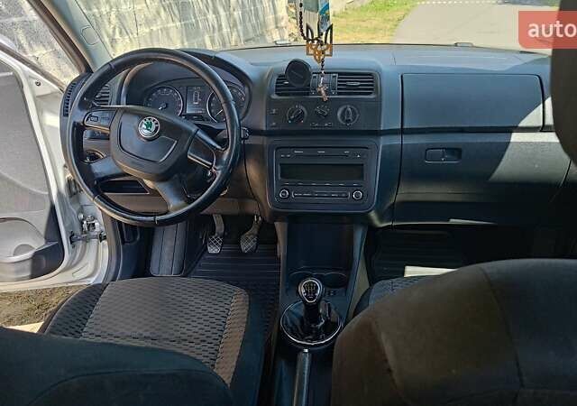 Сірий Шкода Фабія, об'ємом двигуна 1.6 л та пробігом 300 тис. км за 5500 $, фото 11 на Automoto.ua