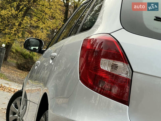Шкода Фабия 2011 в Трускавце на Automoto.ua Серый Шкода Фабия, объемом двигателя 1.6 л и пробегом 242 тыс. км за 5950 $, фото 53 на Automoto.ua