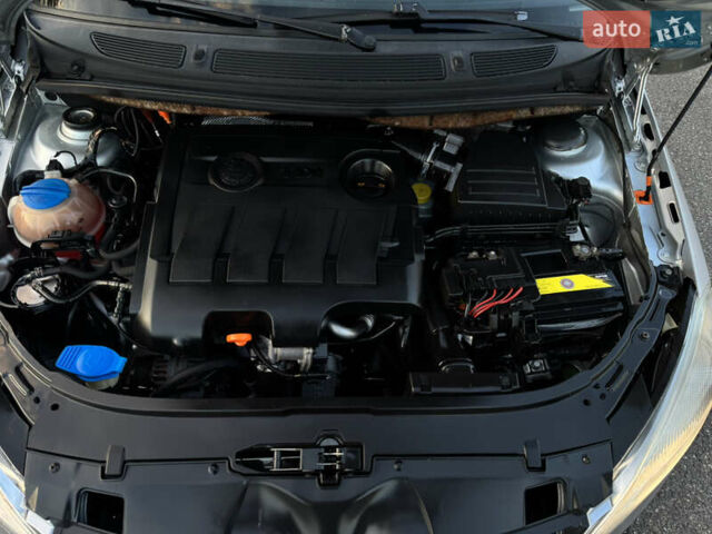 Шкода Фабия 2011 в Виноградове на Automoto.ua Серый Шкода Фабия, объемом двигателя 1.6 л и пробегом 272 тыс. км за 5700 $, фото 20 на Automoto.ua