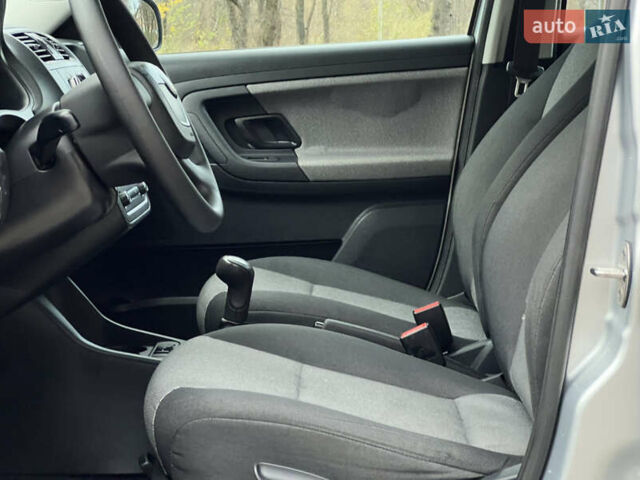 Шкода Фабия 2011 в Трускавце на Automoto.ua Серый Шкода Фабия, объемом двигателя 1.6 л и пробегом 242 тыс. км за 5950 $, фото 65 на Automoto.ua