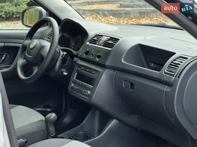 Шкода Фабия 2011 в Трускавце на Automoto.ua Серый Шкода Фабия, объемом двигателя 1.6 л и пробегом 242 тыс. км за 5950 $, фото 73 на Automoto.ua