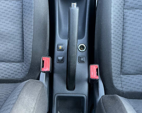 Сірий Шкода Фабія, об'ємом двигуна 1.2 л та пробігом 300 тис. км за 4399 $, фото 26 на Automoto.ua