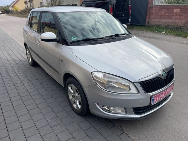 Шкода Фабия 2011 в Сарнах на Automoto.ua Серый Шкода Фабия, объемом двигателя 1.4 л и пробегом 241 тыс. км за 5500 $, фото 2 на Automoto.ua