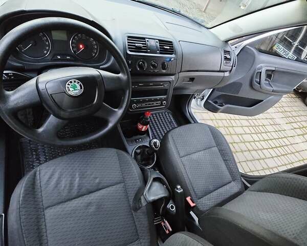 Сірий Шкода Фабія, об'ємом двигуна 1.6 л та пробігом 265 тис. км за 4650 $, фото 31 на Automoto.ua