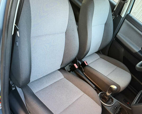 Сірий Шкода Фабія, об'ємом двигуна 1.2 л та пробігом 199 тис. км за 5000 $, фото 21 на Automoto.ua