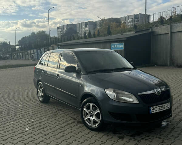 Сірий Шкода Фабія, об'ємом двигуна 1.6 л та пробігом 300 тис. км за 5100 $, фото 5 на Automoto.ua