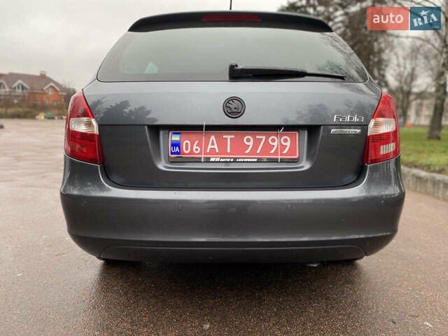 Серый Шкода Фабия, объемом двигателя 1.2 л и пробегом 185 тыс. км за 6000 $, фото 3 на Automoto.ua