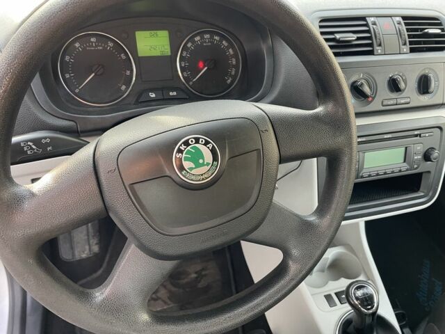 Серый Шкода Фабия, объемом двигателя 1.4 л и пробегом 242 тыс. км за 5400 $, фото 7 на Automoto.ua