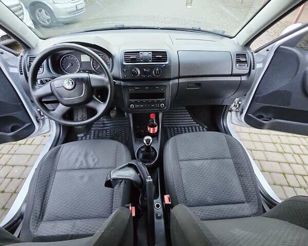 Сірий Шкода Фабія, об'ємом двигуна 1.6 л та пробігом 265 тис. км за 4650 $, фото 22 на Automoto.ua