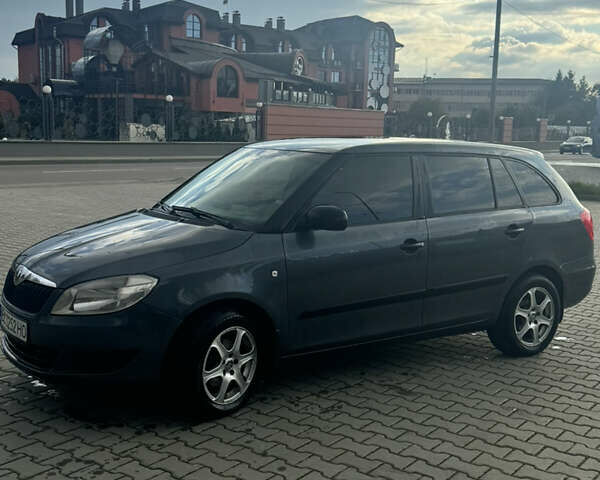 Сірий Шкода Фабія, об'ємом двигуна 1.6 л та пробігом 300 тис. км за 5100 $, фото 2 на Automoto.ua