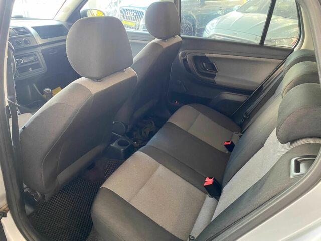 Серый Шкода Фабия, объемом двигателя 1.6 л и пробегом 296 тыс. км за 6000 $, фото 12 на Automoto.ua