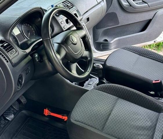Сірий Шкода Фабія, об'ємом двигуна 1.2 л та пробігом 256 тис. км за 4600 $, фото 11 на Automoto.ua