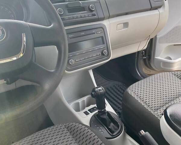 Шкода Фабия 2011 в Стрые на Automoto.ua Серый Шкода Фабия, объемом двигателя 1.2 л и пробегом 154 тыс. км за 6700 $, фото 8 на Automoto.ua