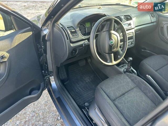 Серый Шкода Фабия, объемом двигателя 1.2 л и пробегом 203 тыс. км за 7500 $, фото 9 на Automoto.ua