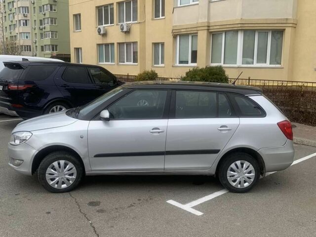 Серый Шкода Фабия, объемом двигателя 1.4 л и пробегом 300 тыс. км за 4200 $, фото 3 на Automoto.ua