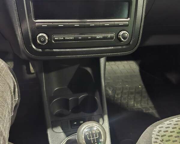 Серый Шкода Фабия, объемом двигателя 1.2 л и пробегом 244 тыс. км за 4750 $, фото 10 на Automoto.ua