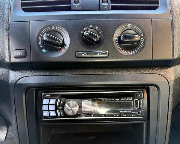 Сірий Шкода Фабія, об'ємом двигуна 1.2 л та пробігом 199 тис. км за 5000 $, фото 18 на Automoto.ua