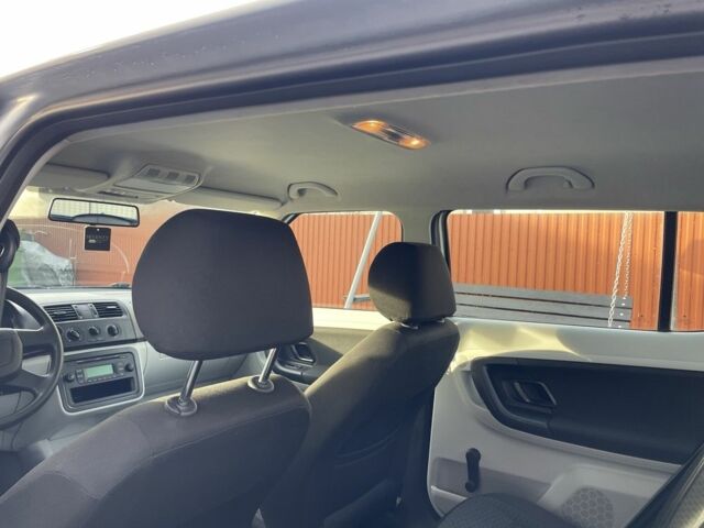 Серый Шкода Фабия, объемом двигателя 1.4 л и пробегом 242 тыс. км за 5400 $, фото 10 на Automoto.ua