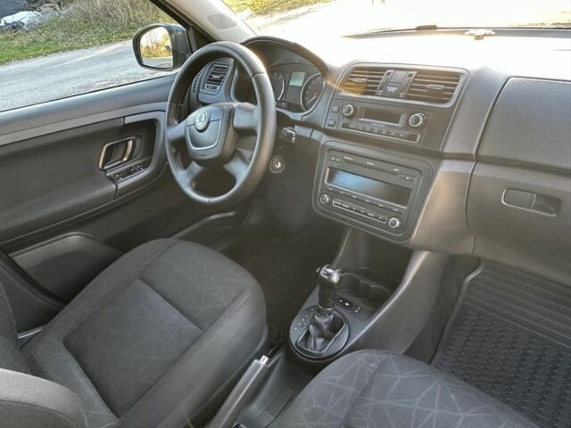 Шкода Фабия 2011 в Белой Церкве на Automoto.ua Серый Шкода Фабия, объемом двигателя 1.2 л и пробегом 202 тыс. км за 7800 $, фото 4 на Automoto.ua