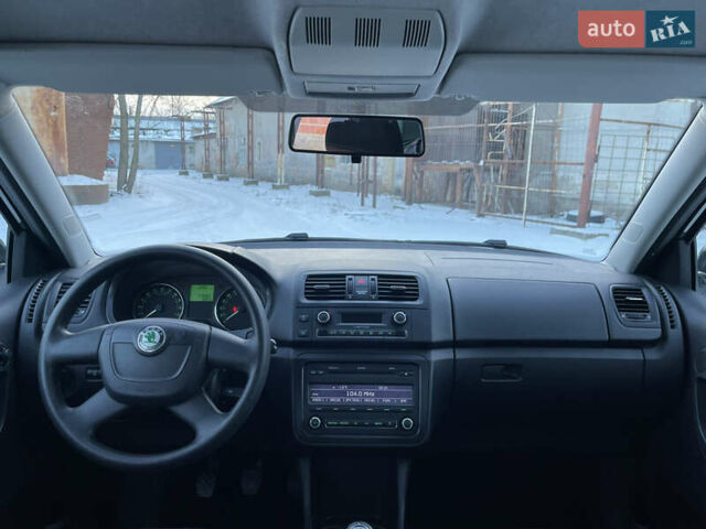 Серый Шкода Фабия, объемом двигателя 1.2 л и пробегом 219 тыс. км за 5399 $, фото 16 на Automoto.ua