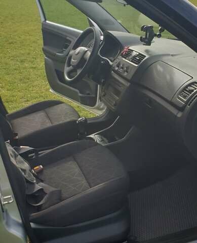 Серый Шкода Фабия, объемом двигателя 1.6 л и пробегом 205 тыс. км за 6650 $, фото 5 на Automoto.ua