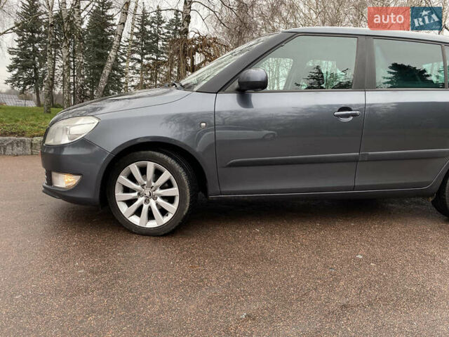 Серый Шкода Фабия, объемом двигателя 1.2 л и пробегом 185 тыс. км за 6000 $, фото 1 на Automoto.ua