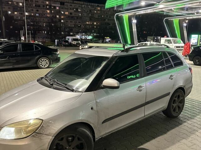 Серый Шкода Фабия, объемом двигателя 1.6 л и пробегом 400 тыс. км за 4500 $, фото 1 на Automoto.ua