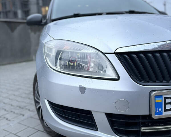 Серый Шкода Фабия, объемом двигателя 1.6 л и пробегом 259 тыс. км за 6200 $, фото 2 на Automoto.ua
