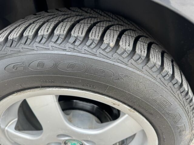 Сірий Шкода Фабія, об'ємом двигуна 1.2 л та пробігом 205 тис. км за 4900 $, фото 18 на Automoto.ua