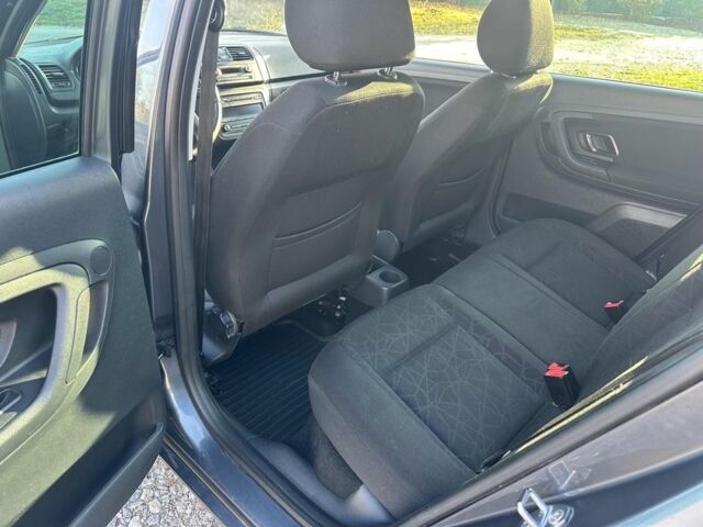 Шкода Фабия 2011 в Белой Церкве на Automoto.ua Серый Шкода Фабия, объемом двигателя 1.2 л и пробегом 202 тыс. км за 7800 $, фото 5 на Automoto.ua