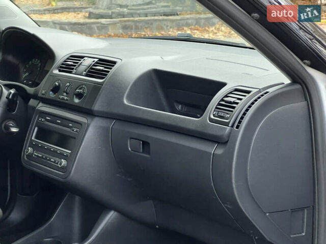 Шкода Фабия 2011 в Трускавце на Automoto.ua Серый Шкода Фабия, объемом двигателя 1.6 л и пробегом 242 тыс. км за 5950 $, фото 79 на Automoto.ua