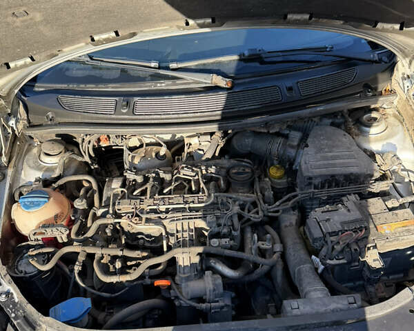 Серый Шкода Фабия, объемом двигателя 1.6 л и пробегом 350 тыс. км за 2499 $, фото 7 на Automoto.ua