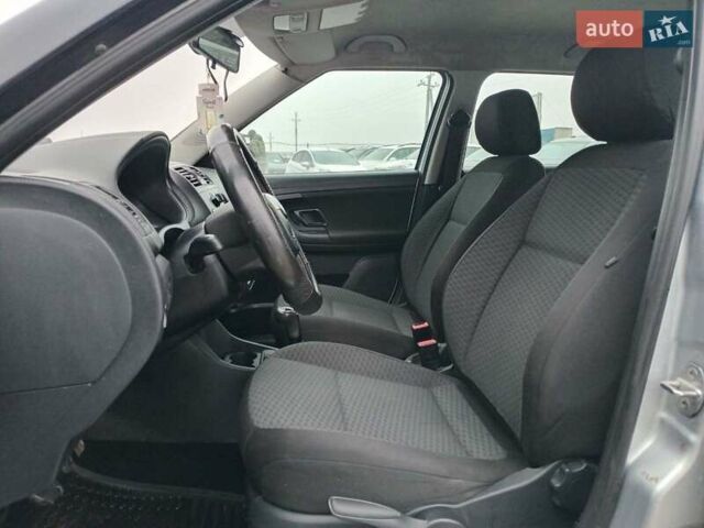 Серый Шкода Фабия, объемом двигателя 1.6 л и пробегом 304 тыс. км за 5490 $, фото 10 на Automoto.ua